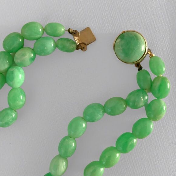 Vintage Double Strand Green Bead Necklace - Picture 4 of 4